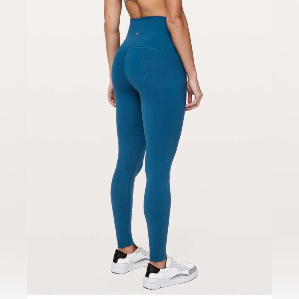 Lululemon WUNDER UNDER SUPER HIGH-RISE TIGHT * 28"
Deep Marine
Size: 8